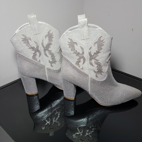 Altar'd State Silver Rhinestoned Sparkly Heeled Cowboy Boots Size 9 - Picture 2 of 14